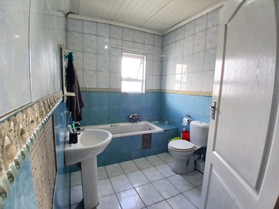 4 Bedroom Property for Sale in Devon Park Western Cape